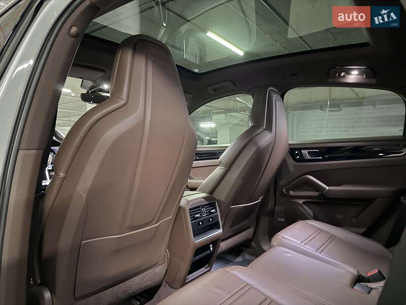 Позашляховик / Кросовер Porsche Cayenne 2019 в Дніпрі