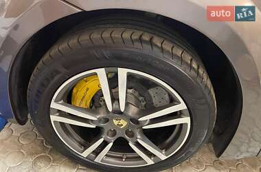 Внедорожник / Кроссовер Porsche Cayenne 2013 в 