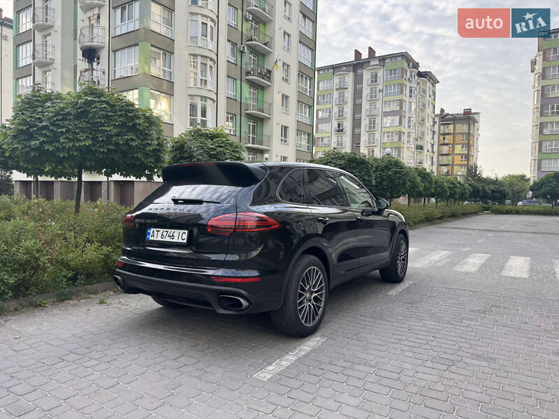 Внедорожник / Кроссовер Porsche Cayenne 2015 в Косове