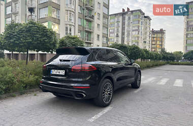 Позашляховик / Кросовер Porsche Cayenne 2015 в 