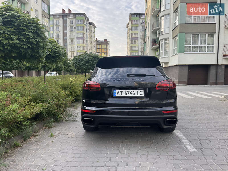 Внедорожник / Кроссовер Porsche Cayenne 2015 в Косове