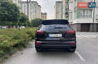 Позашляховик / Кросовер Porsche Cayenne 2015 в 
