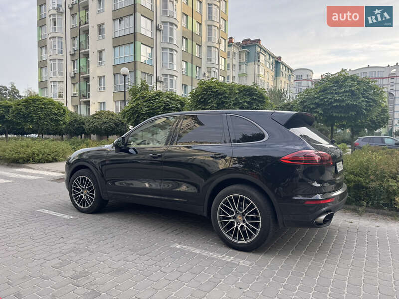 Внедорожник / Кроссовер Porsche Cayenne 2015 в Косове