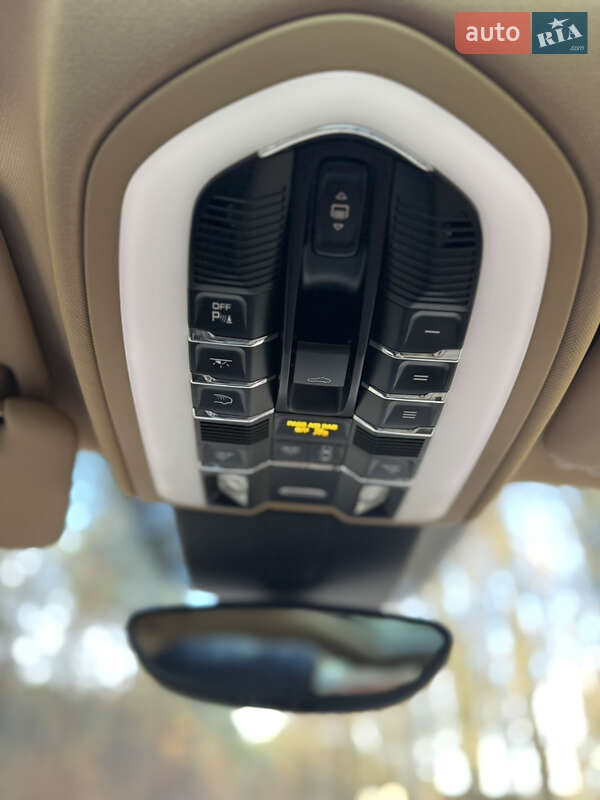 Внедорожник / Кроссовер Porsche Cayenne 2015 в Косове