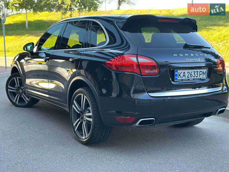 Позашляховик / Кросовер Porsche Cayenne 2012 в Києві