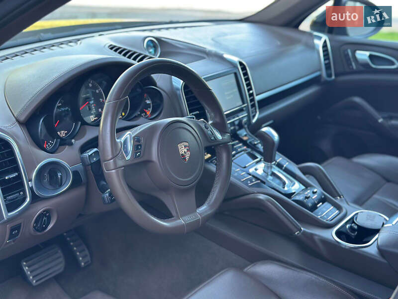 Позашляховик / Кросовер Porsche Cayenne 2012 в Києві