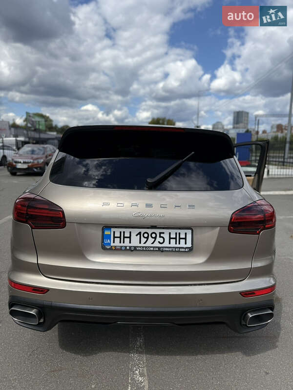 Позашляховик / Кросовер Porsche Cayenne 2015 в Києві