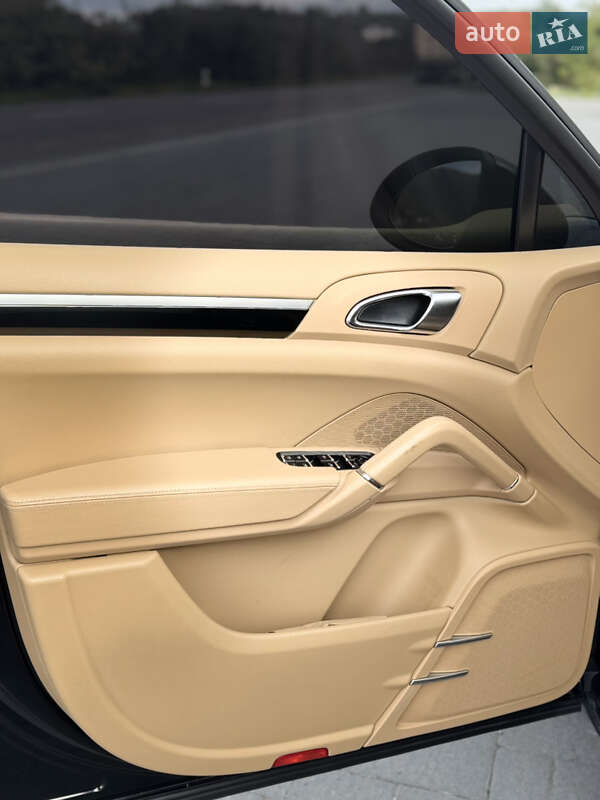Позашляховик / Кросовер Porsche Cayenne 2011 в Хусті