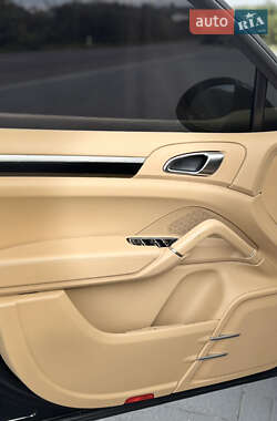 Внедорожник / Кроссовер Porsche Cayenne 2011 в 