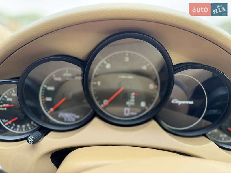 Позашляховик / Кросовер Porsche Cayenne 2011 в Хусті