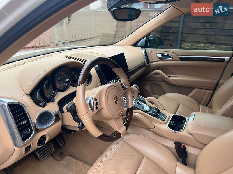 Внедорожник / Кроссовер Porsche Cayenne 2011 в Киеве