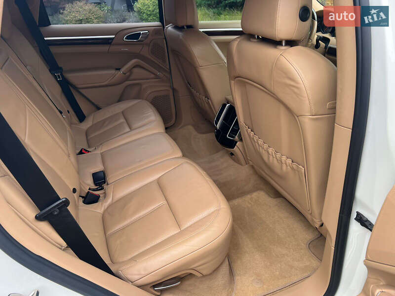 Внедорожник / Кроссовер Porsche Cayenne 2011 в Киеве