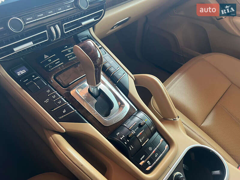 Внедорожник / Кроссовер Porsche Cayenne 2011 в Киеве