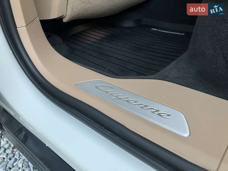 Внедорожник / Кроссовер Porsche Cayenne 2019 в Львове