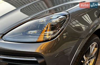 Позашляховик / Кросовер Porsche Cayenne 2019 в 