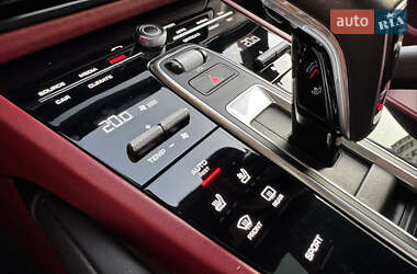 Позашляховик / Кросовер Porsche Cayenne 2019 в 