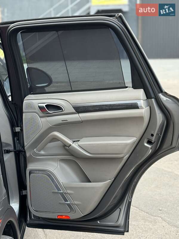Позашляховик / Кросовер Porsche Cayenne 2010 в Києві