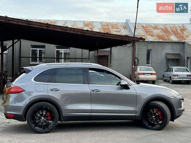 Позашляховик / Кросовер Porsche Cayenne 2010 в Києві