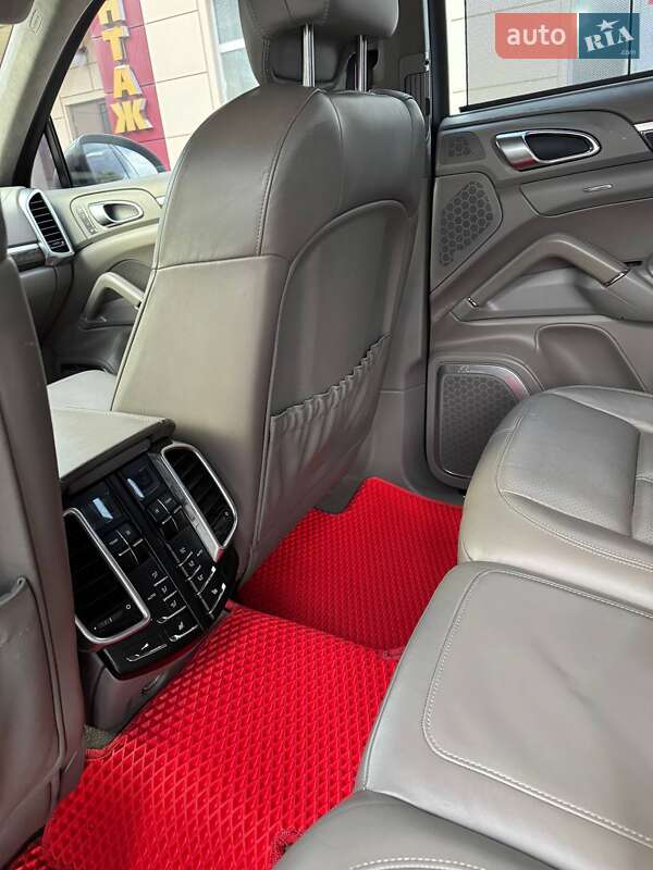 Позашляховик / Кросовер Porsche Cayenne 2010 в Києві