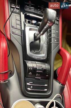 Внедорожник / Кроссовер Porsche Cayenne 2013 в 