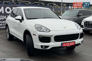 Внедорожник / Кроссовер Porsche Cayenne 2015 в 