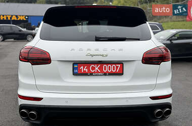 Внедорожник / Кроссовер Porsche Cayenne 2015 в 