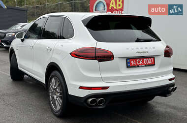 Внедорожник / Кроссовер Porsche Cayenne 2015 в 