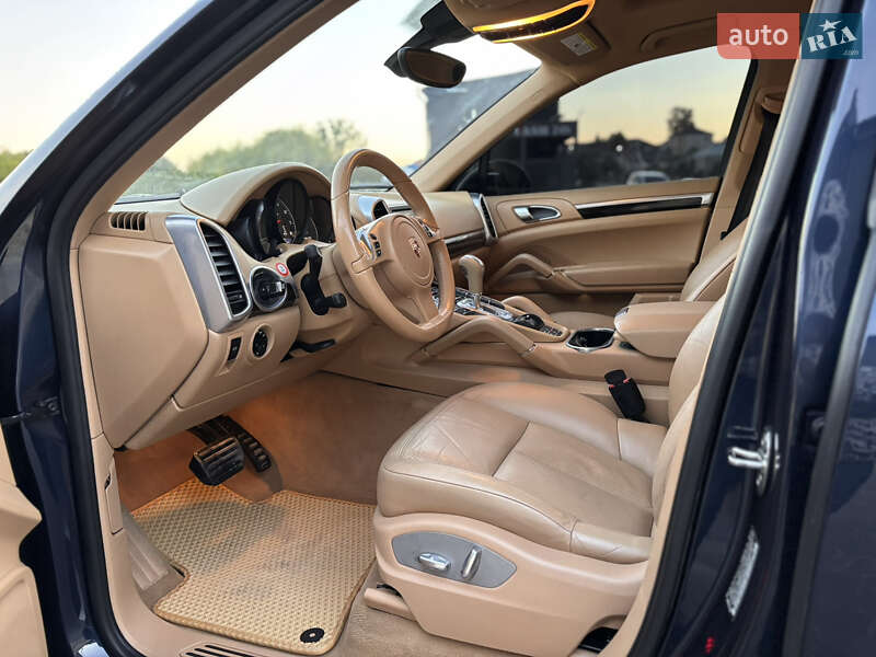 Внедорожник / Кроссовер Porsche Cayenne 2011 в Тернополе
