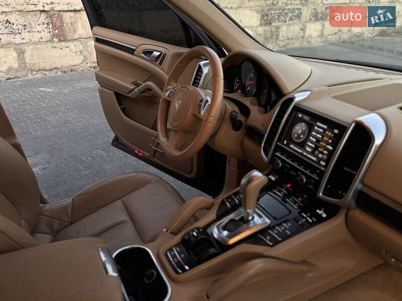 Внедорожник / Кроссовер Porsche Cayenne 2011 в Тернополе
