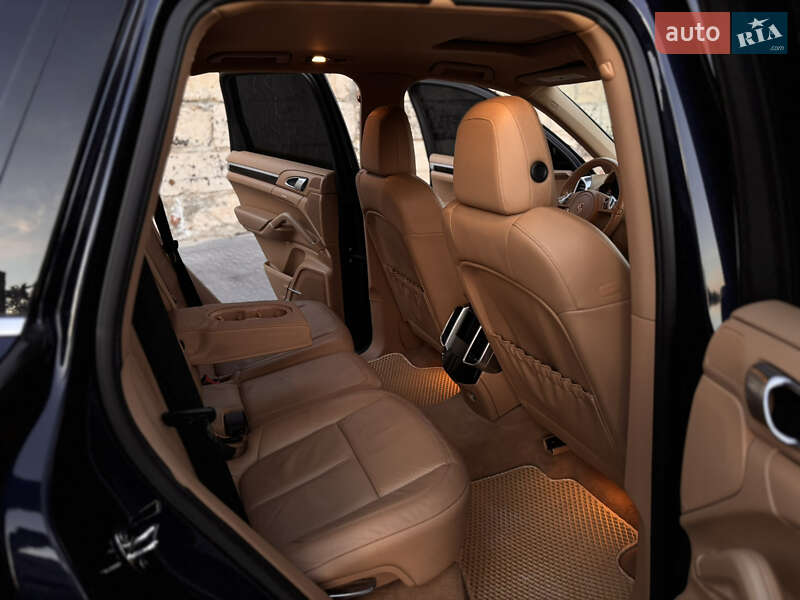 Внедорожник / Кроссовер Porsche Cayenne 2011 в Тернополе