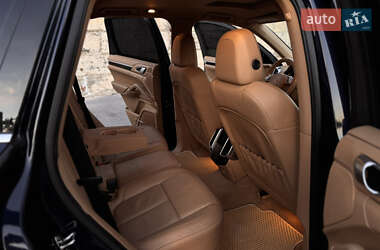 Внедорожник / Кроссовер Porsche Cayenne 2011 в 