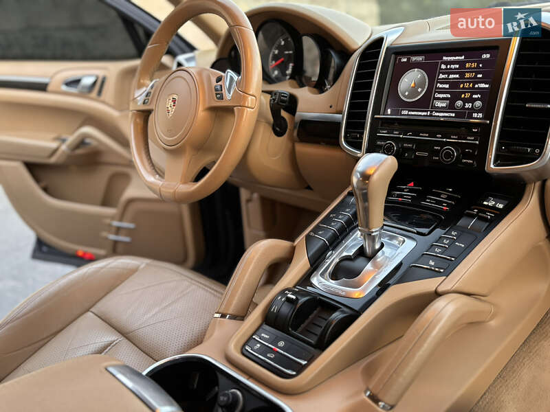 Внедорожник / Кроссовер Porsche Cayenne 2011 в Тернополе