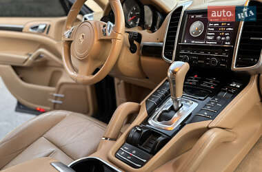 Внедорожник / Кроссовер Porsche Cayenne 2011 в 