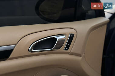 Внедорожник / Кроссовер Porsche Cayenne 2011 в 