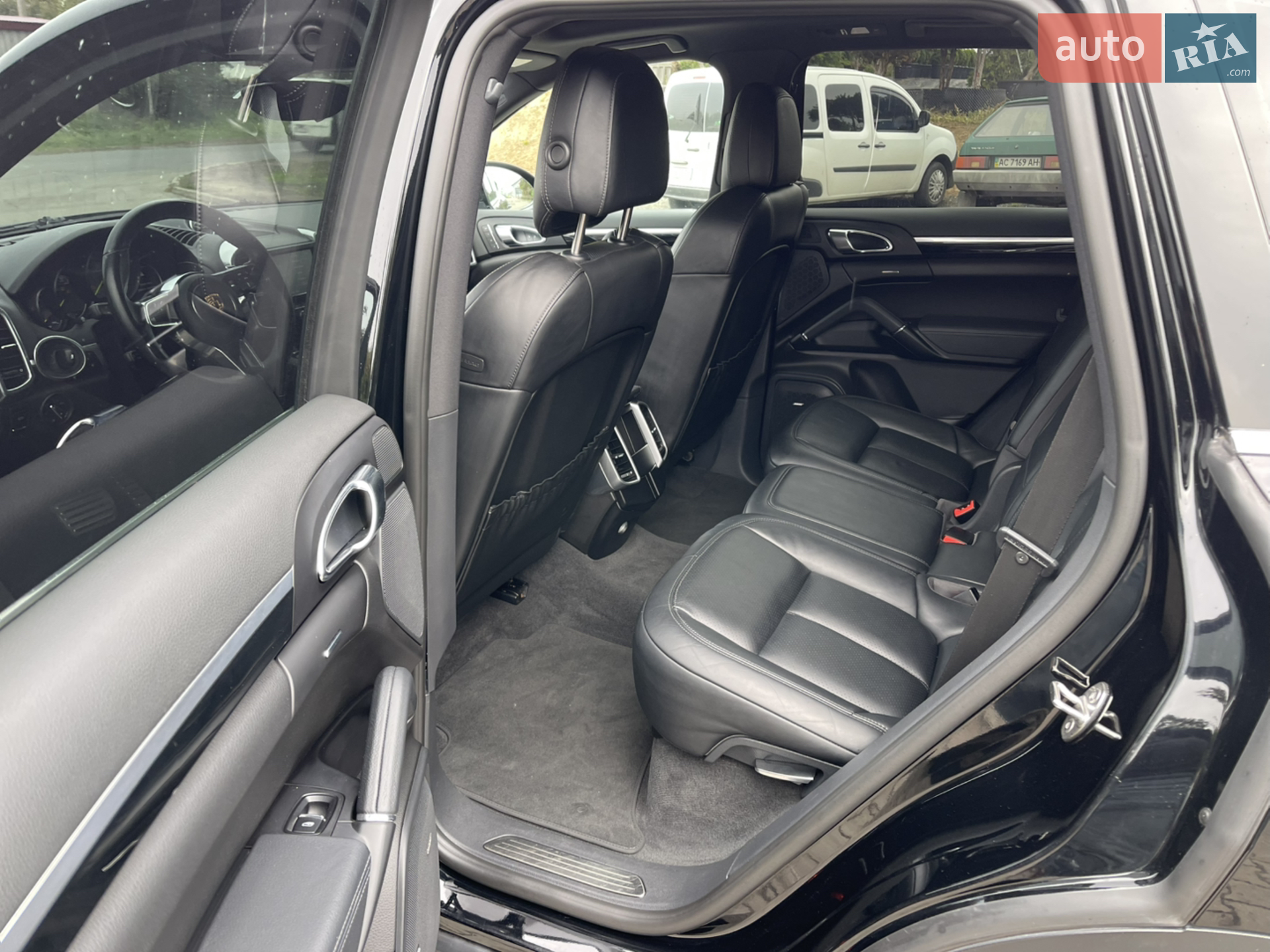 2015 Porsche Cayenne - мініатюра 16