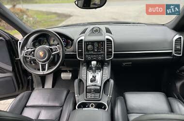 Позашляховик / Кросовер Porsche Cayenne 2015 в 