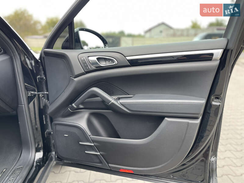 Внедорожник / Кроссовер Porsche Cayenne 2015 в Луцке фото 27 Внедорожник / Кроссовер Porsche Cayenne 2015 в Луцке