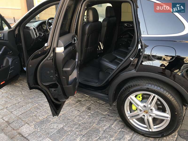 Позашляховик / Кросовер Porsche Cayenne 2015 в Одесі