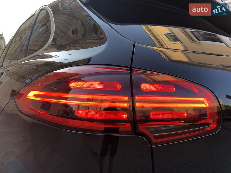 Позашляховик / Кросовер Porsche Cayenne 2015 в Одесі