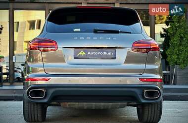 Позашляховик / Кросовер Porsche Cayenne 2016 в 