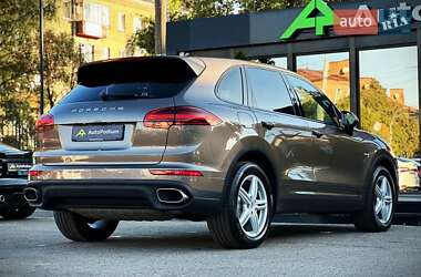 Позашляховик / Кросовер Porsche Cayenne 2016 в 