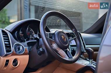 Позашляховик / Кросовер Porsche Cayenne 2016 в 