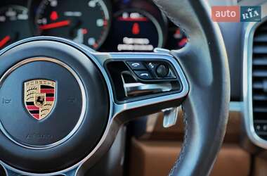 Позашляховик / Кросовер Porsche Cayenne 2016 в 
