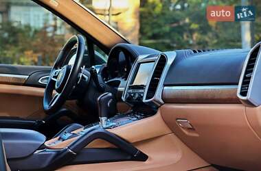 Позашляховик / Кросовер Porsche Cayenne 2016 в 