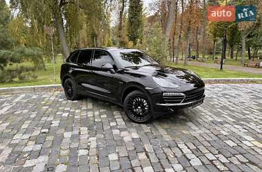 Внедорожник / Кроссовер Porsche Cayenne 2014 в 