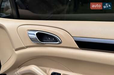 Внедорожник / Кроссовер Porsche Cayenne 2014 в 