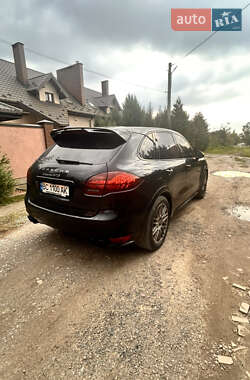 Позашляховик / Кросовер Porsche Cayenne 2012 в 
