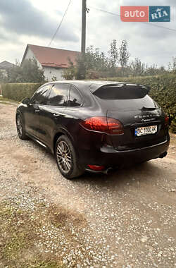Позашляховик / Кросовер Porsche Cayenne 2012 в 