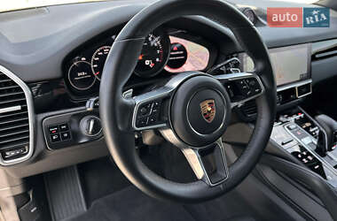 Позашляховик / Кросовер Porsche Cayenne 2019 в 