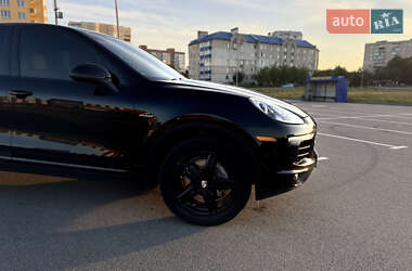 Внедорожник / Кроссовер Porsche Cayenne 2014 в 